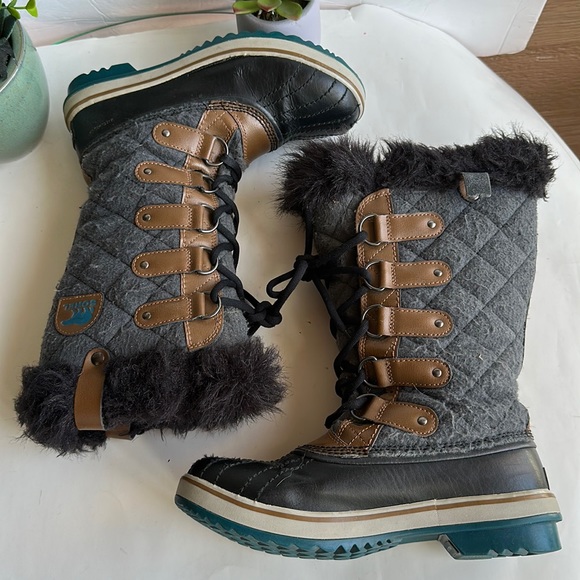 Sorel Tofino Felt Quilted Boots Gray/Black Women's Size 6.5 NL2113-242 - Picture 11 of 16